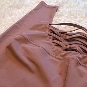 Sweet pink color workout leggings.